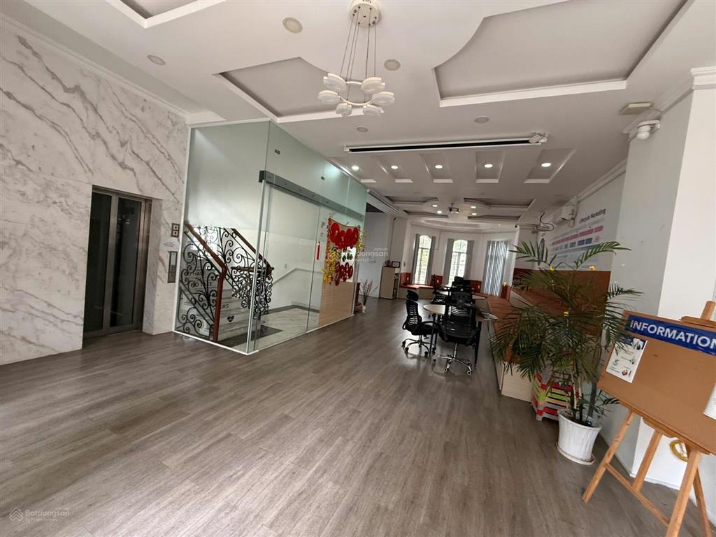 Cho thuê mặt bằng văn phòng 100m2 tầng trệt khu villa saigon pearl giá 40 triệu