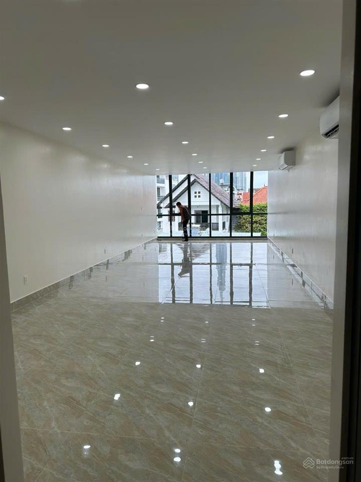 Cho thuê nguyên căn làm văn phòng  showroom