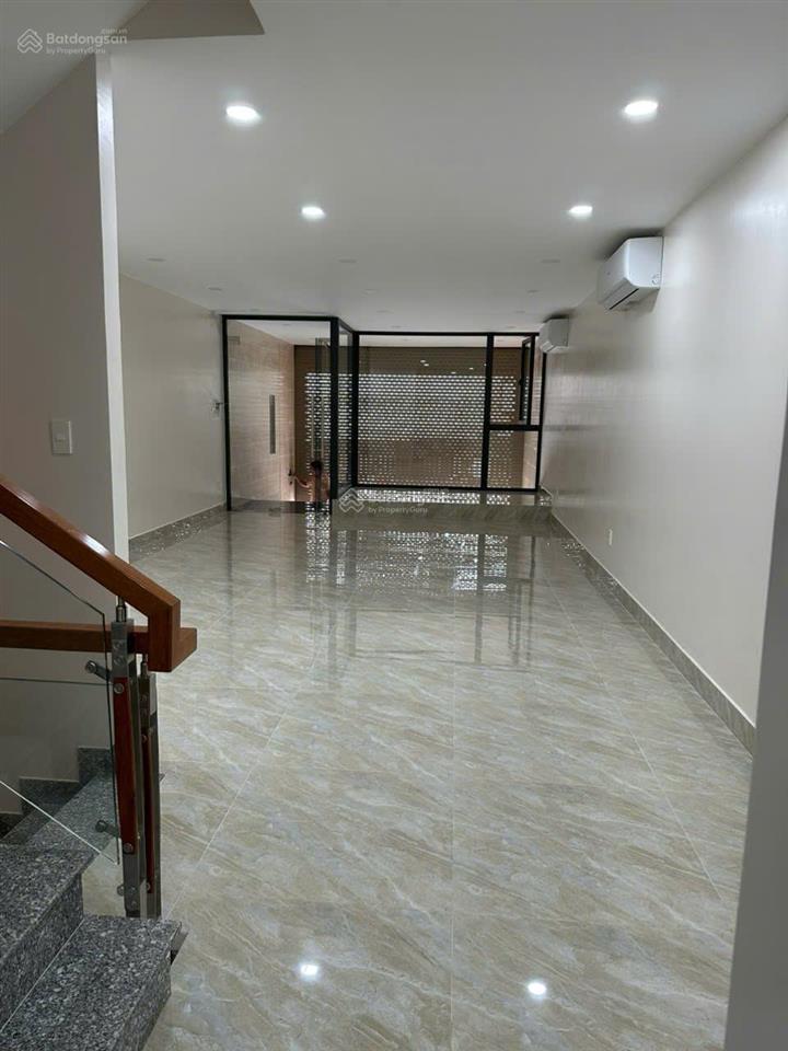 Cho thuê nhà nguyên căn làm văn phòng showroom  80 vành đai tây, kp4, phường an khánh, tp thủ đức