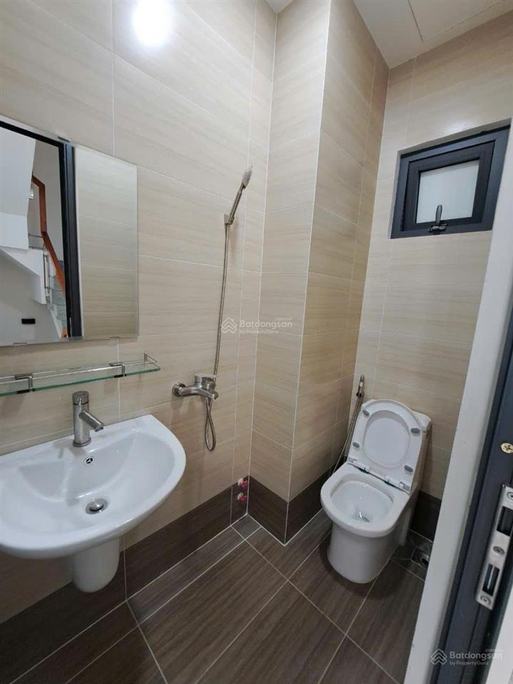 Cho thuê nhà nguyên căn làm văn phòng showroom  80 vành đai tây, kp4, phường an khánh, tp thủ đức