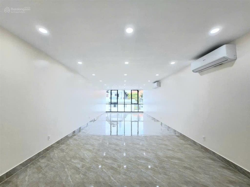 Cho thuê nhà nguyên căn làm văn phòng showroom  80 vành đai tây, kp4, phường an khánh, tp thủ đức