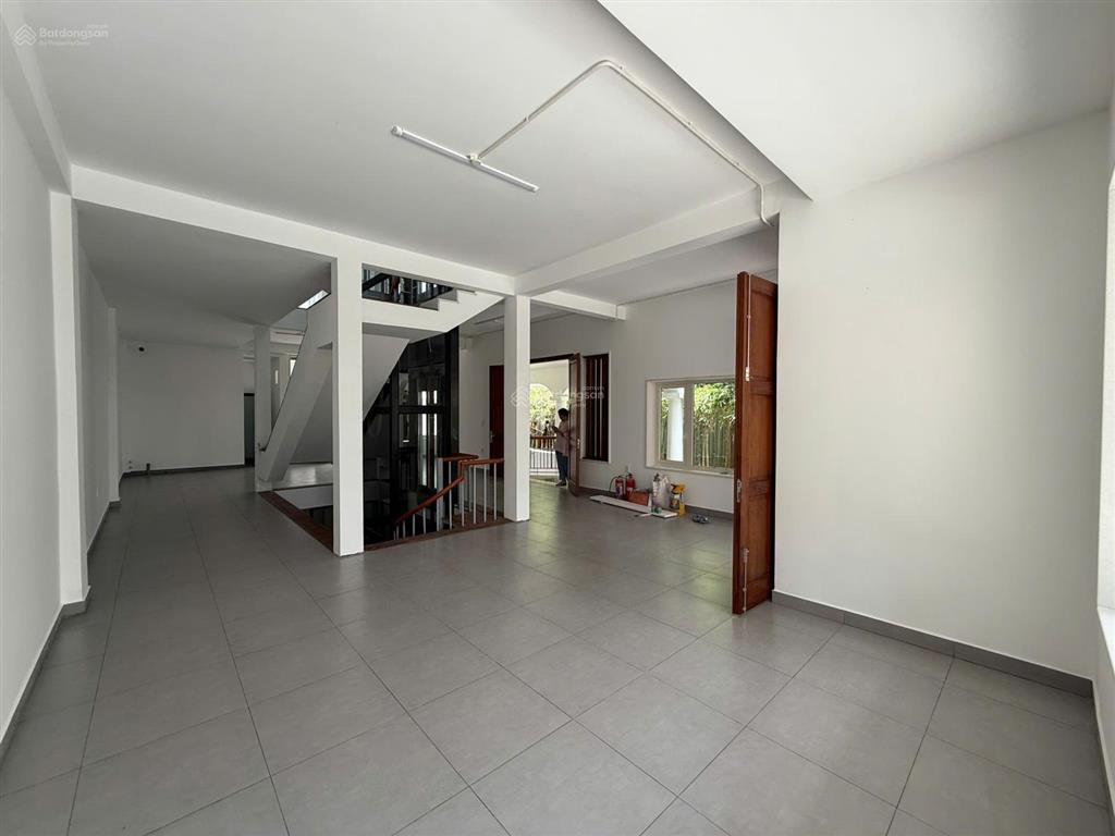 Cho thuê villa saigon pearl phù hợp làm văn phòng, sàn trống suốt, có thang máy