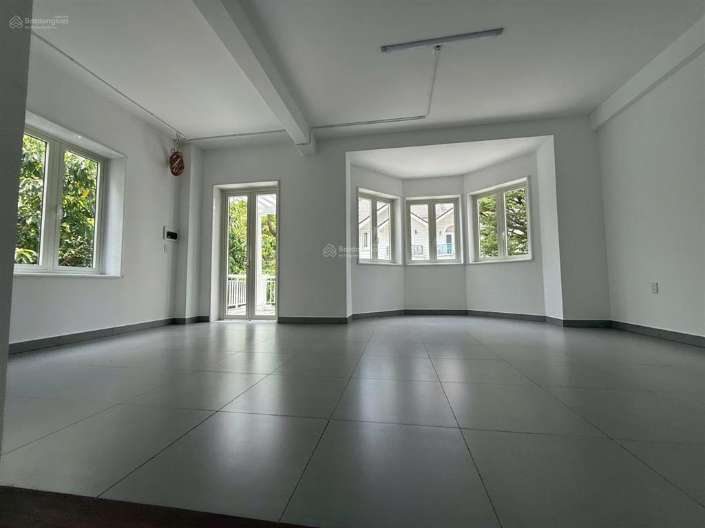 Cho thuê villa saigon pearl phù hợp làm văn phòng, sàn trống suốt, có thang máy