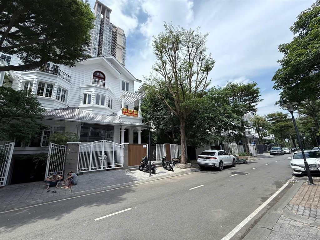 Cho thuê villa saigon pearl phù hợp làm văn phòng, sàn trống suốt, có thang máy