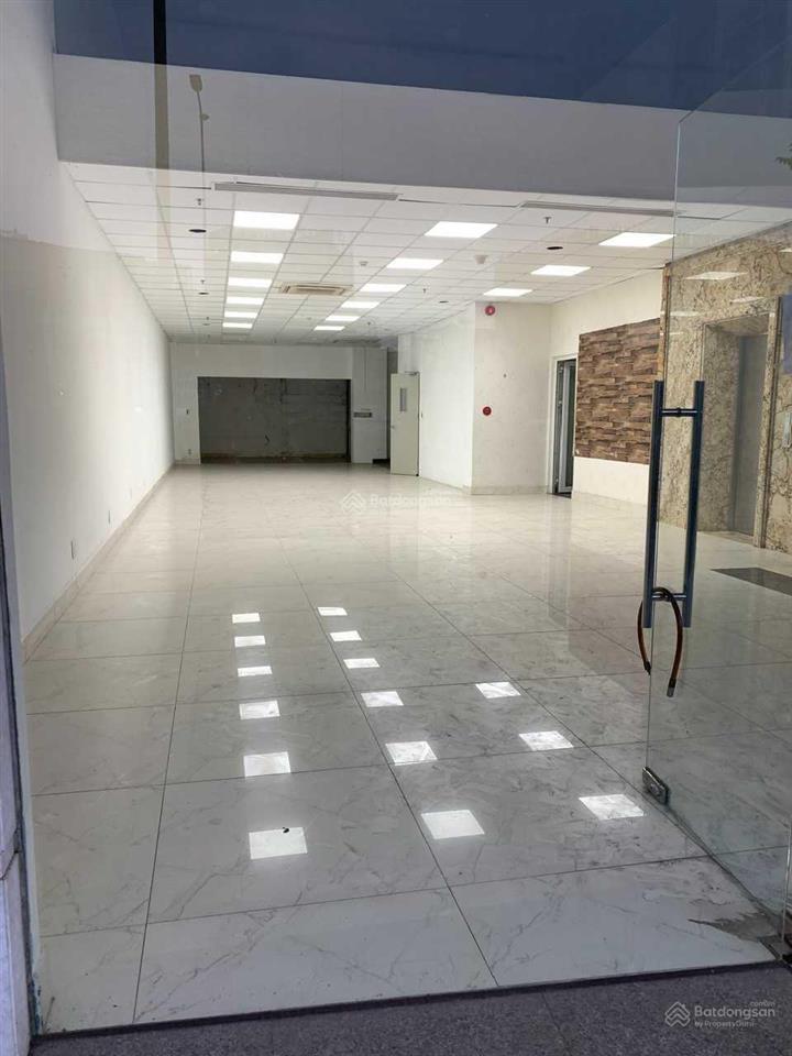 Cho thuê 110m2 sàn tầng trệt khu shophouse 8 tầng saigon pearl đối diện shop concung