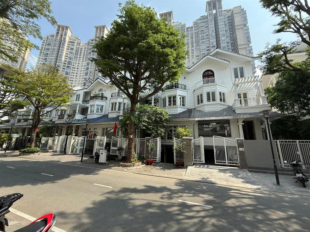 Cho thuê 2 căn villa saigon pearl phù hợp để ở hoặc làm văn phòng