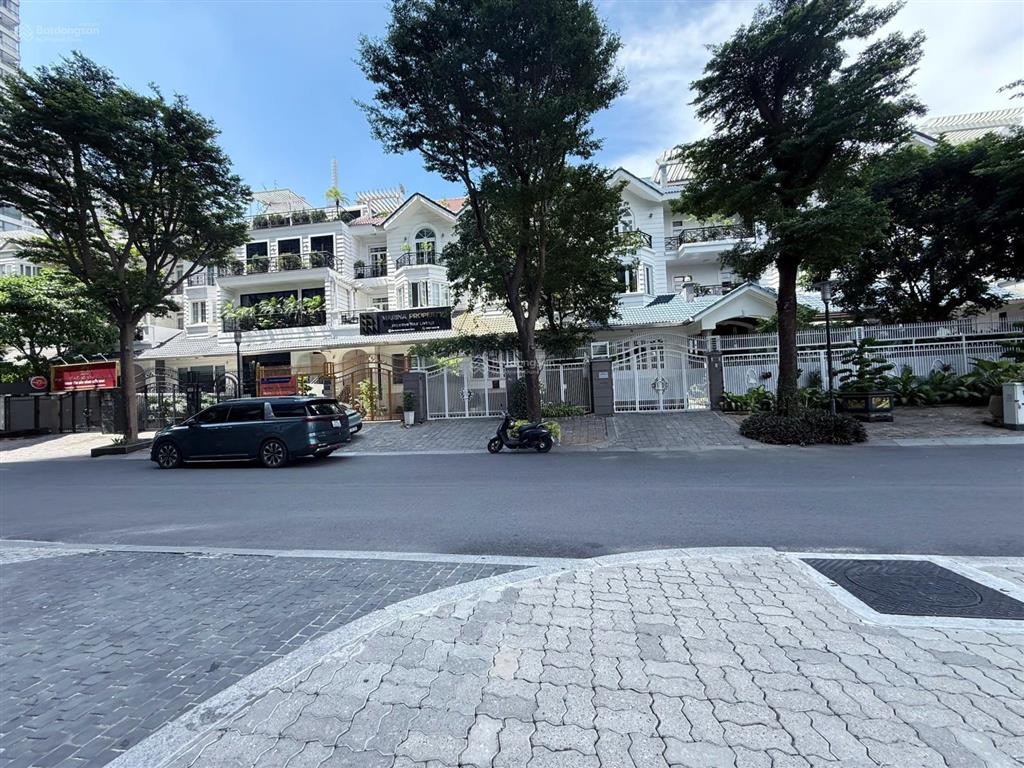 Cho thuê 2 căn villa saigon pearl phù hợp để ở hoặc làm văn phòng