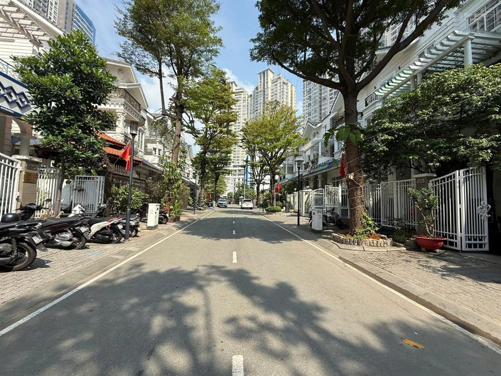 Cho thuê 2 căn villa saigon pearl phù hợp để ở hoặc làm văn phòng