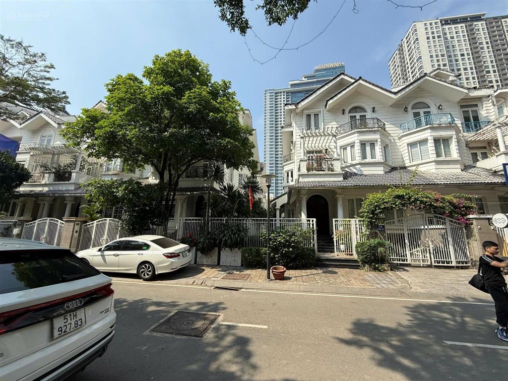 Cho thuê 2 căn villa saigon pearl phù hợp để ở hoặc làm văn phòng