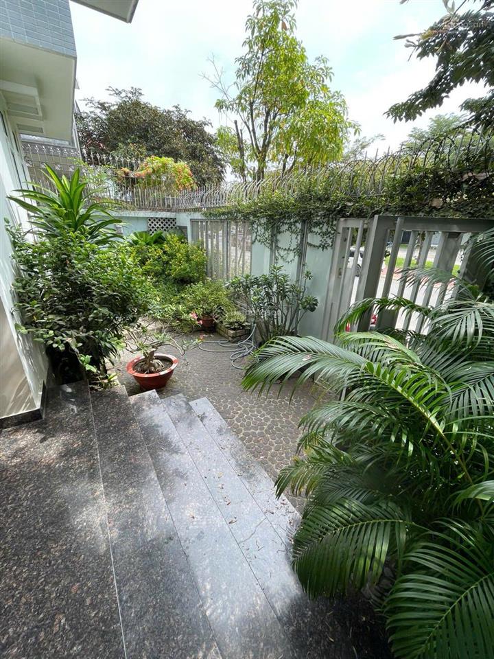 Cho thuê villa nguyên căn nhà 2 mặt tiền cao đức lân q2