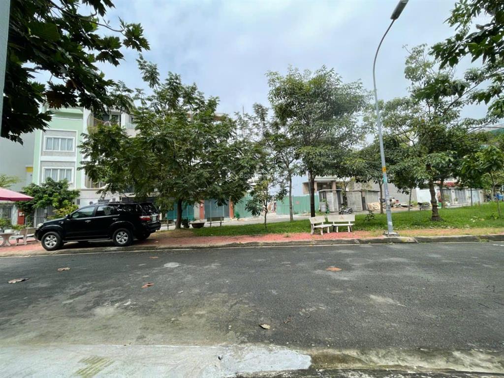 Cho thuê villa nguyên căn nhà 2 mặt tiền cao đức lân q2