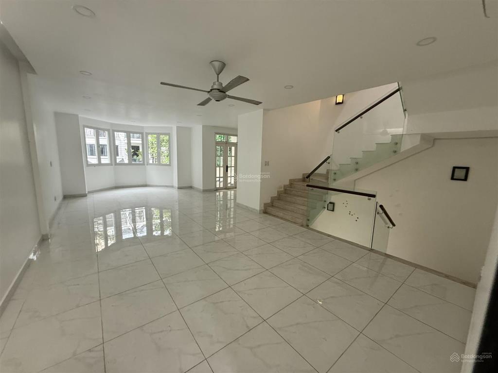 Cho thuê villa saigon pearl mặt tiền đường d1