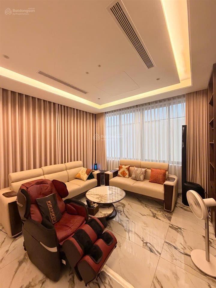 Chuyển nhượng siêu phẩm biệt thự hầm + 4 lầu mặt tiền đường hoa đào