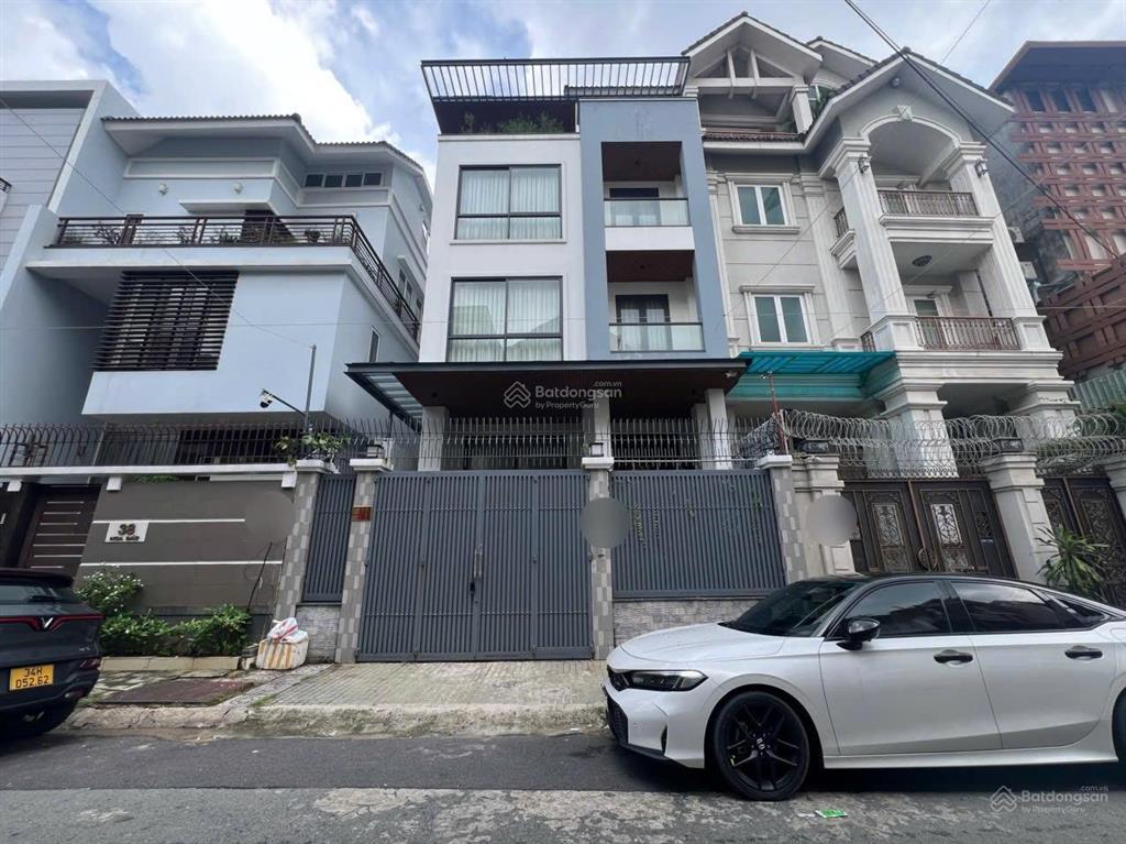 Chuyển nhượng siêu phẩm biệt thự hầm + 4 lầu mặt tiền đường hoa đào