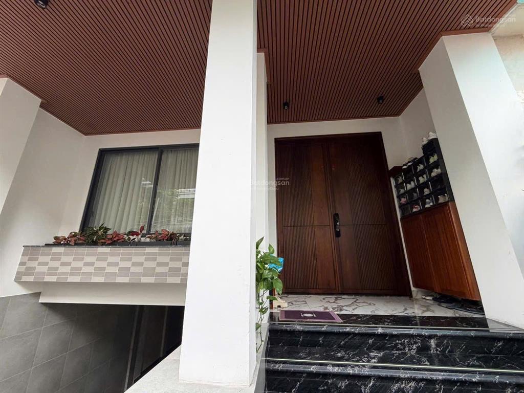 Chuyển nhượng siêu phẩm biệt thự hầm + 4 lầu mặt tiền đường hoa đào