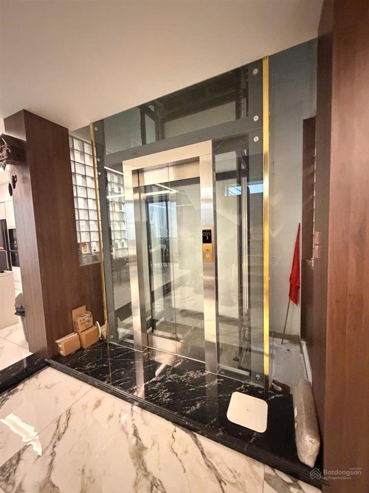 Chuyển nhượng siêu phẩm biệt thự hầm + 4 lầu mặt tiền đường hoa đào
