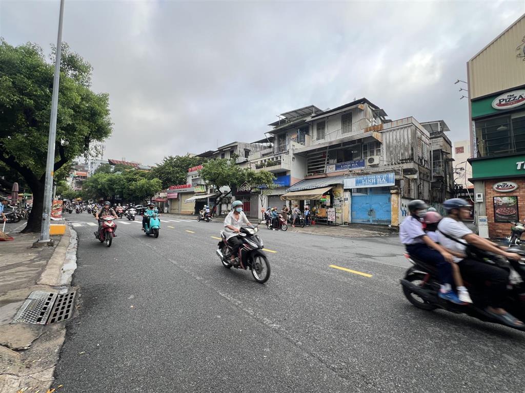 Chuyển nhượng nhà 3 lầu góc 2 mặt tiền 10d hoàng hoa thám  thu nhập 146 triệu/tháng!!!