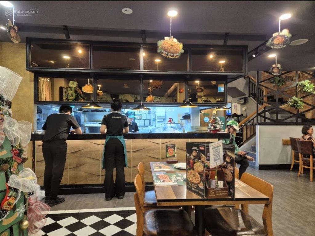 Chuyển nhượng nhà 3 lầu góc 2 mặt tiền 10d hoàng hoa thám  thu nhập 146 triệu/tháng!!!