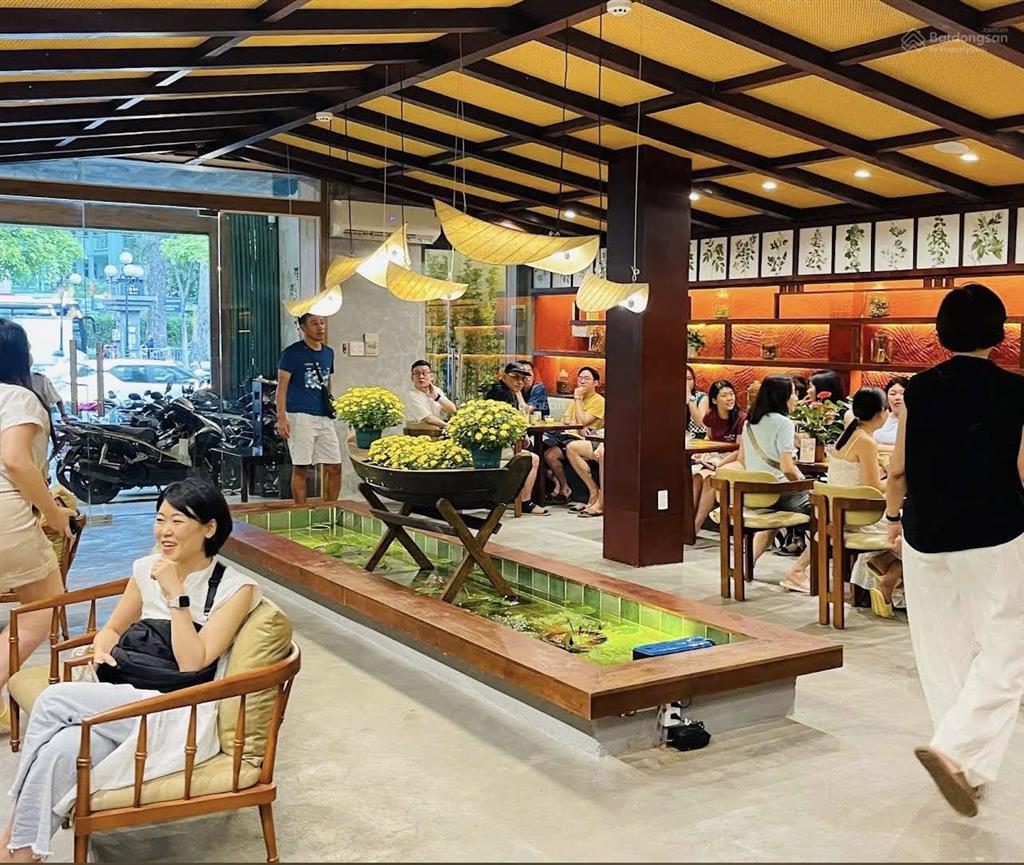 Chuyển nhượng tài sản 4 lầu mặt tiền 49 phạm viết chánh  quận 1  thu nhập 297 triệu/tháng!!!