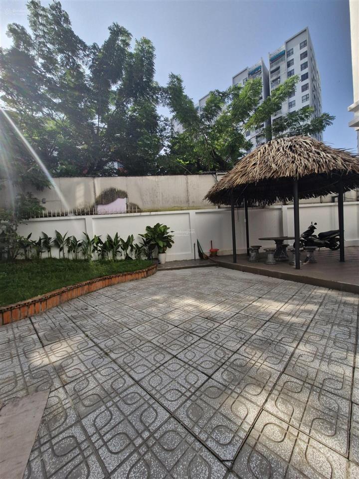 Bán nhà riêng xây kiểu biệt thự khu saigon coop, dt đất 215m2  2 lầu, st. hh 1%