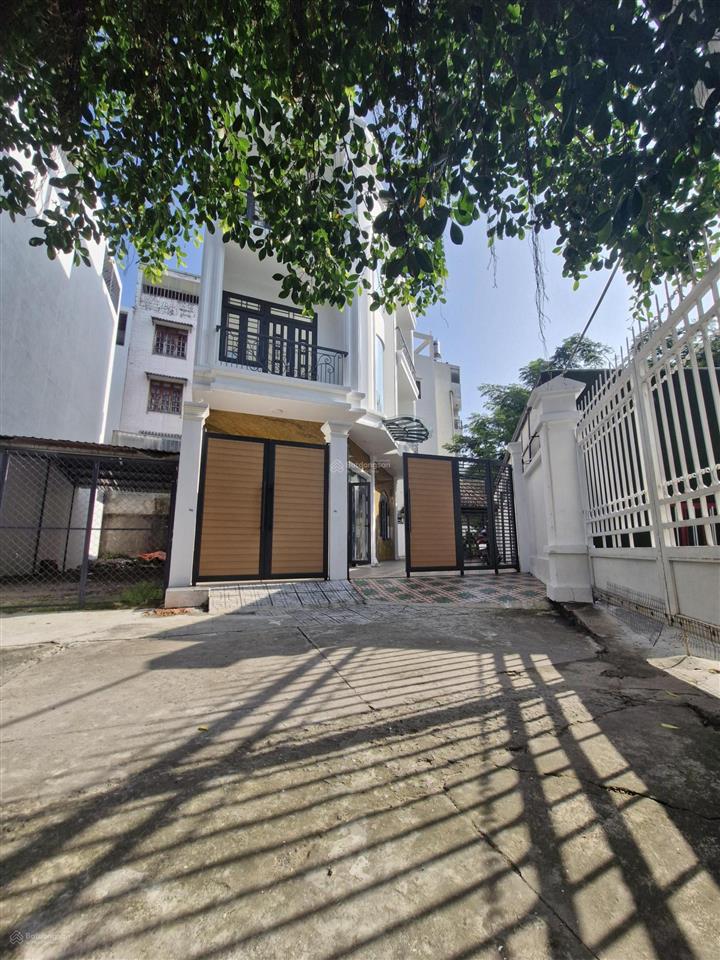 Bán nhà riêng xây kiểu biệt thự khu saigon coop, dt đất 215m2  2 lầu, st. hh 1%