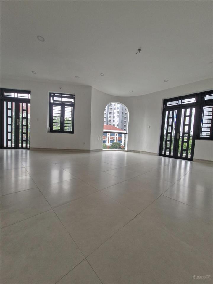 Bán nhà riêng xây kiểu biệt thự khu saigon coop, dt đất 215m2  2 lầu, st. hh 1%