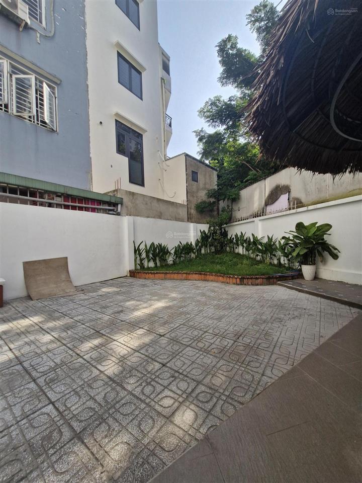 Bán nhà riêng xây kiểu biệt thự khu saigon coop, dt đất 215m2  2 lầu, st. hh 1%