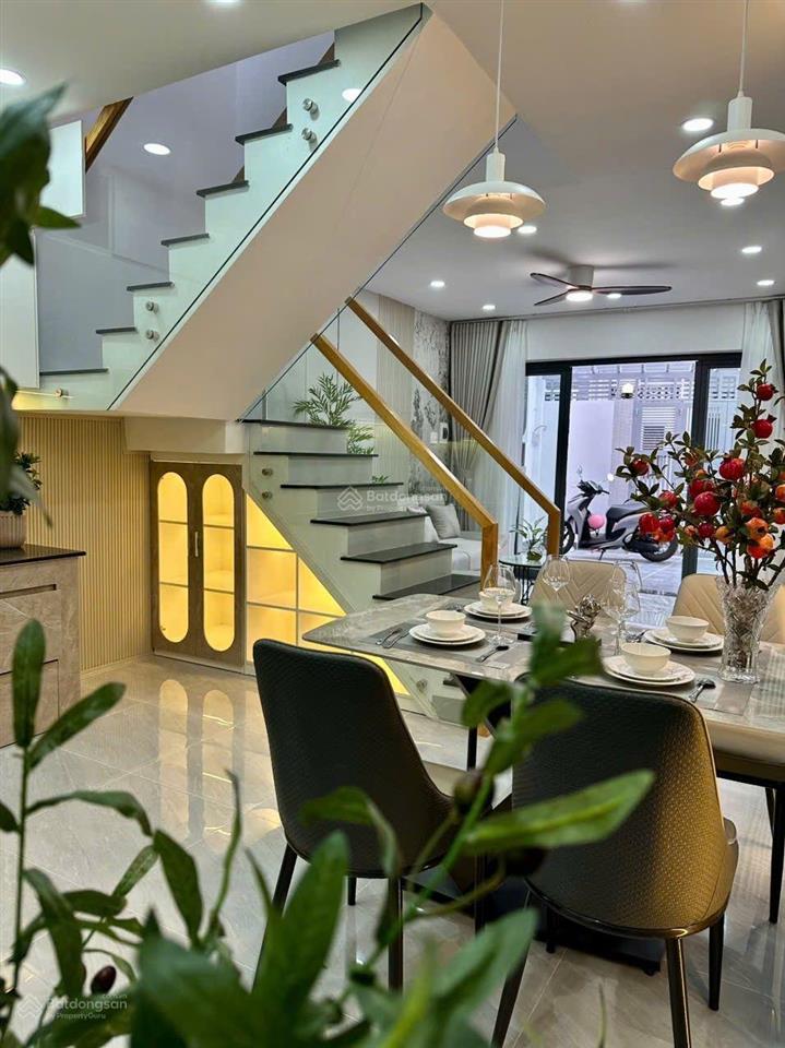 Bán nhà riêng ngay nhà hàng hương phố, dt 65m2, 3pn giá chỉ 7.8 tỷ