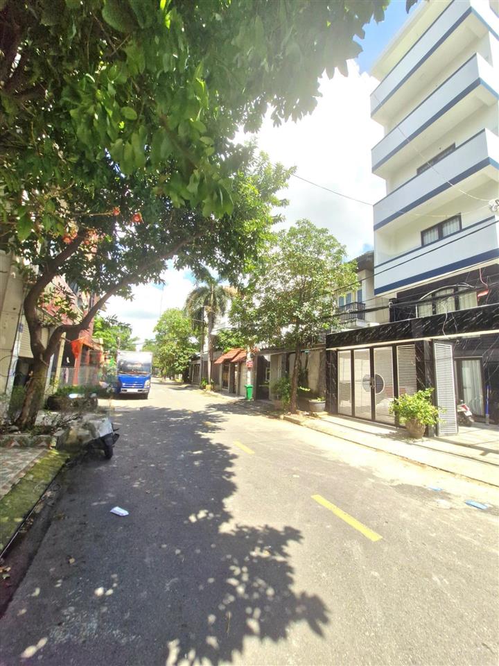 Bán biệt thự p5, gò vấp sát bên bờ kênh tham lương, dt 7x20m giá chỉ 17.6 tỷ