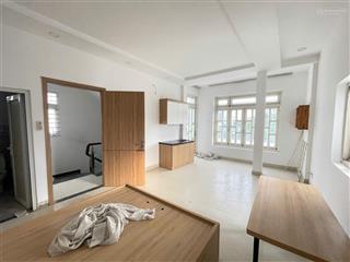 Studio dương quảng hàm, p5, q. gò vấp (giáp bình thạnh) đi bộ ra đh văn lang, có ban công