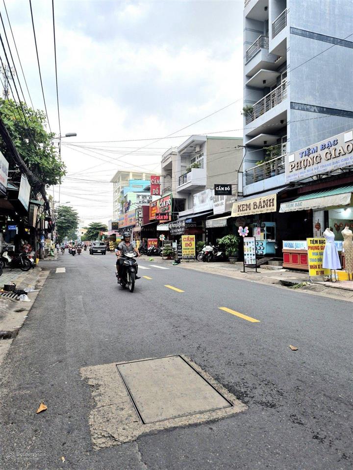 Mặt tiền văn cao, tân phú, 4 tầng, 30m, giá 6,2 tỷ tl, kinh doanh sầm uất