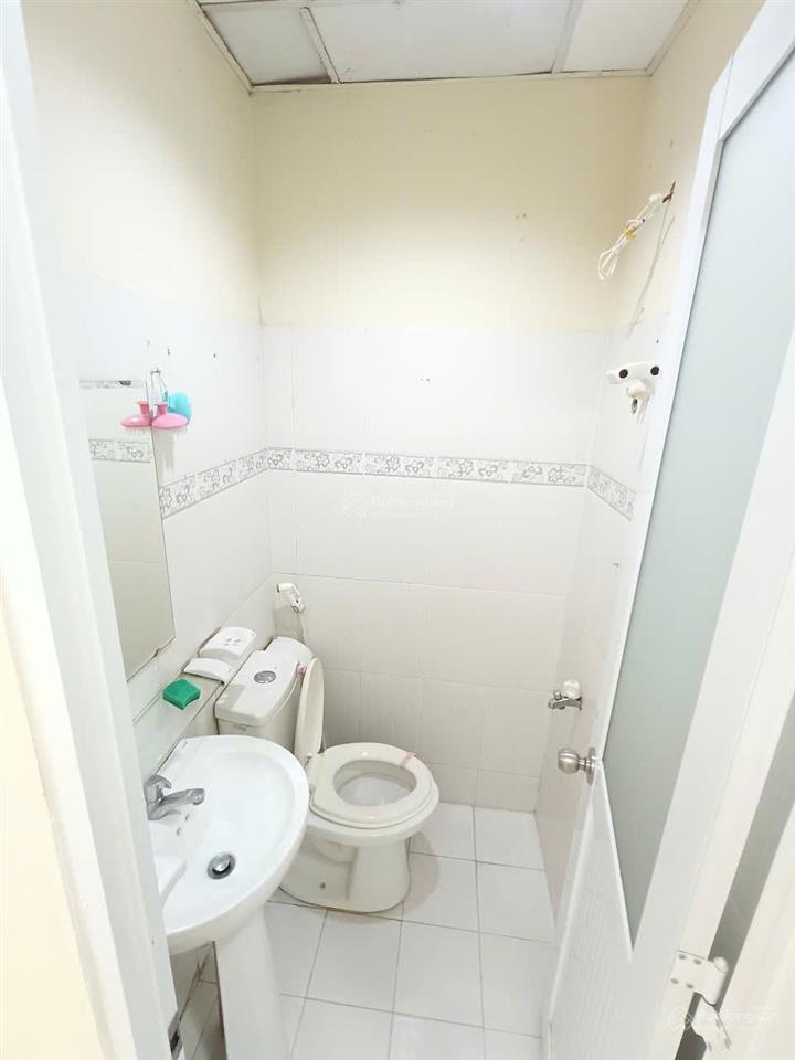 Chính chủ cần cho thuê căn hộ 2 pn, nội thất trống, chung cư b1, trường sa, 11 triệu. 0909 445 ***