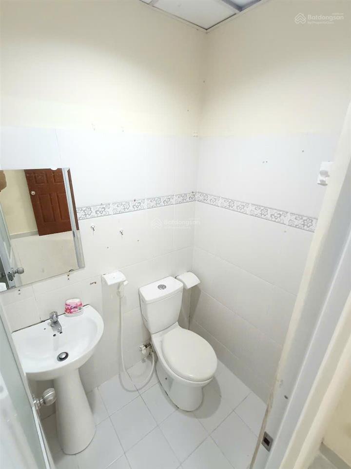 Chính chủ cần cho thuê căn hộ 2 pn, nội thất trống, chung cư b1, trường sa, 11 triệu. 0909 445 ***