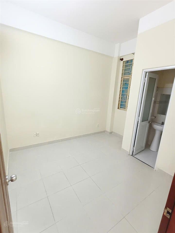 Chính chủ cần cho thuê căn hộ 2 pn, nội thất trống, chung cư b1, trường sa, 11 triệu. 0909 445 ***