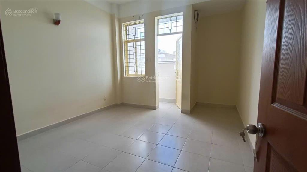 Cần cho thuê căn hộ chung cư sát bên cạnh quận 1, cc b1 trường sa, 2 phòng ngủ nhà trống 11 tr/th