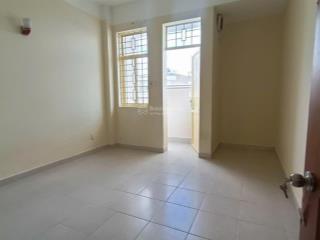 Cần cho thuê căn hộ chung cư sát bên cạnh quận 1, cc b1 trường sa, 2 phòng ngủ nhà trống 11 tr/th