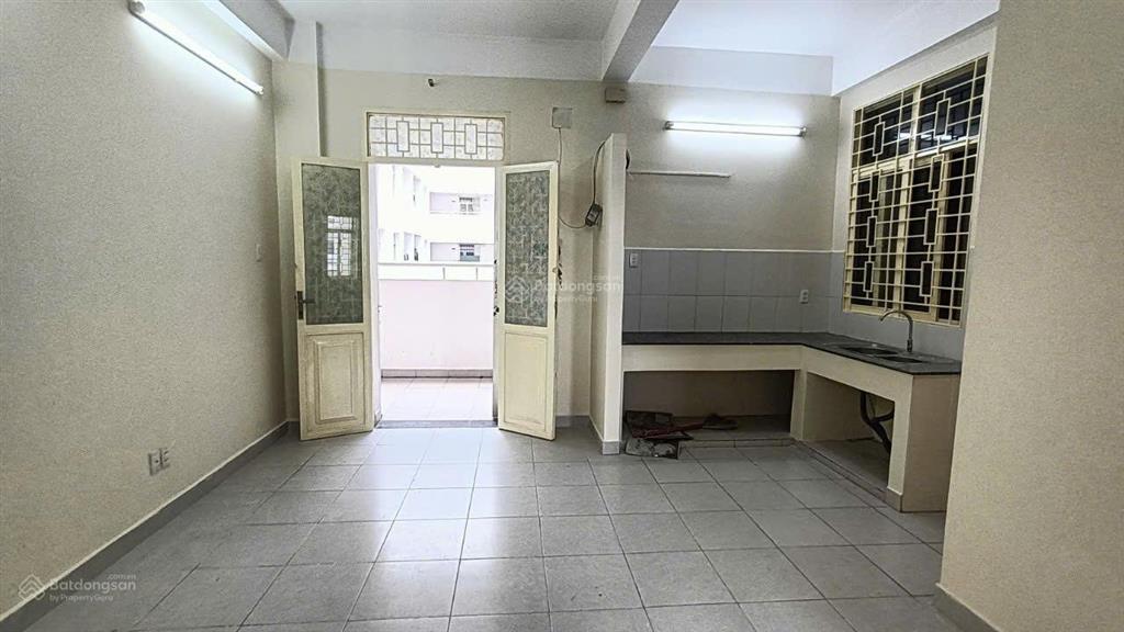 Cần cho thuê căn hộ chung cư sát bên cạnh quận 1, cc b1 trường sa, 2 phòng ngủ nhà trống 11 tr/th