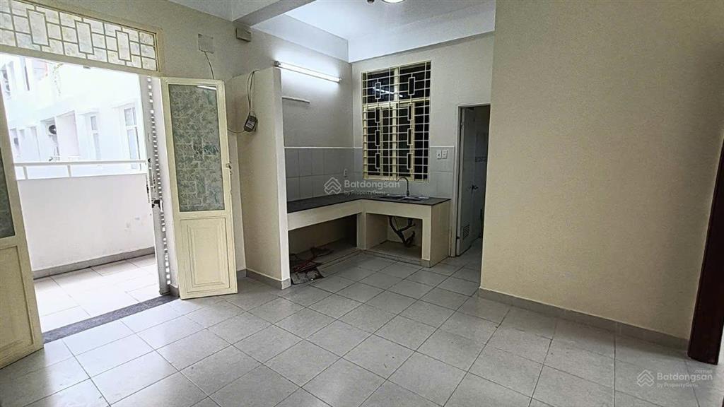 Cần cho thuê căn hộ chung cư sát bên cạnh quận 1, cc b1 trường sa, 2 phòng ngủ nhà trống 11 tr/th