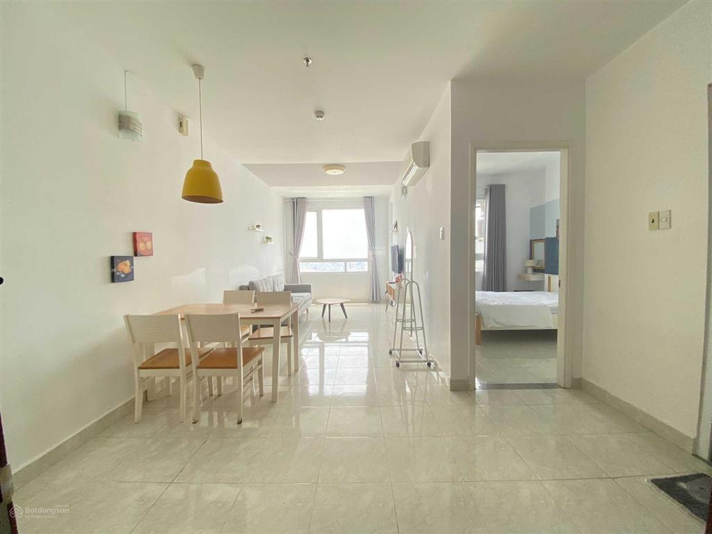 Cho thuê nhanh căn 2 pn 2 wc view sông cho thuê 15 tr có nội thất cc riverside 90 nhc. 0902 509 ***
