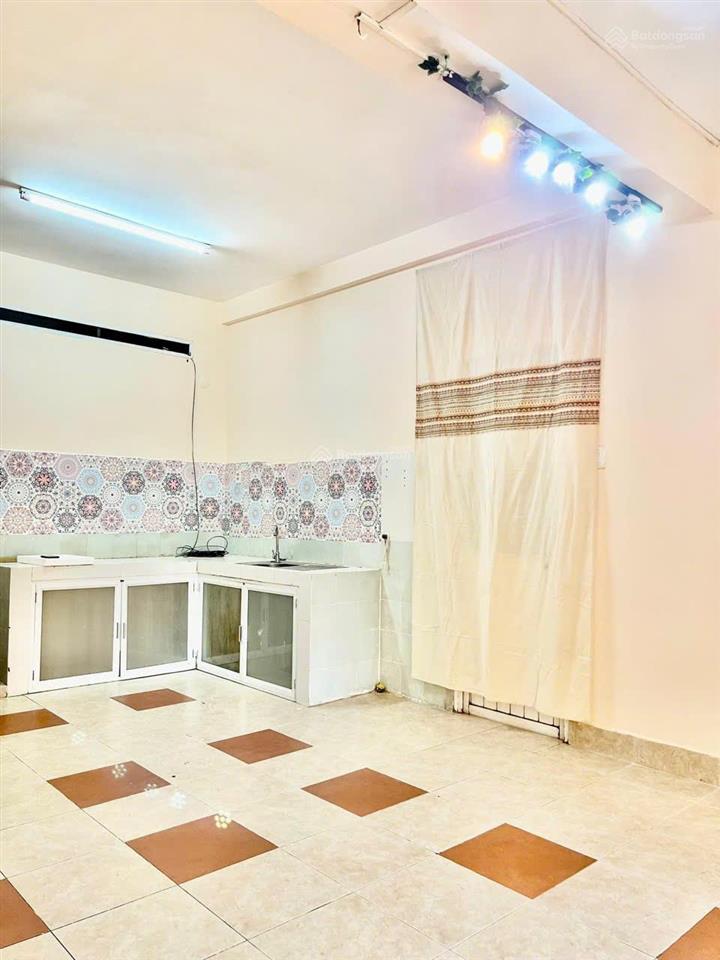 Bán căn hộ 2pn, 2wc, 69m2 tại chung cư nguyễn ngọc phương, 4.85 tỷ vnd sổ hồng chính chủ