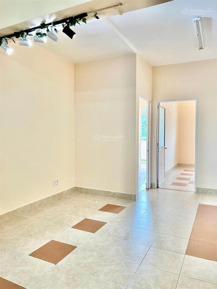 Bán căn hộ 2pn, 2wc, 69m2 tại chung cư nguyễn ngọc phương, 4.85 tỷ vnd sổ hồng chính chủ
