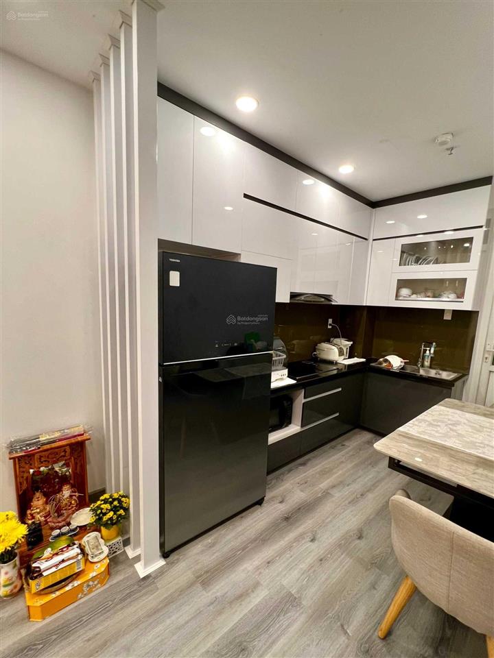 Cho thuê căn có ban công 1 pn 1 wc view sông chung cư riverside 90 nguyễn hữu cảnh.  0909 445 ***