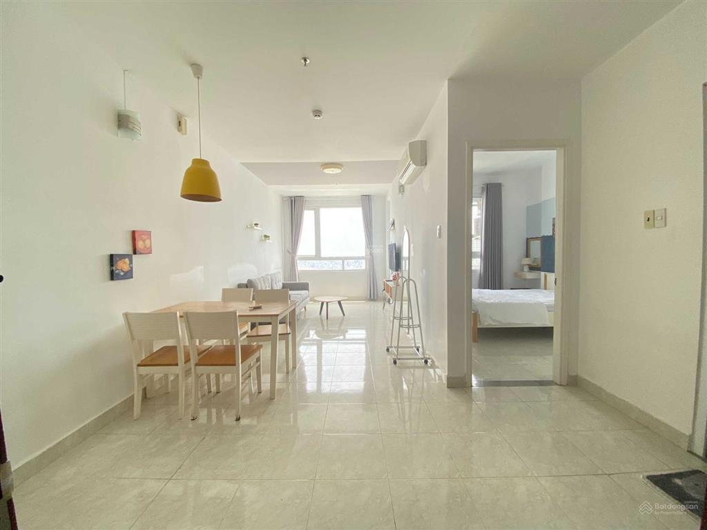 Cho thuê căn có ban công 1 pn 1 wc view sông chung cư riverside 90 nguyễn hữu cảnh.  0909 445 ***