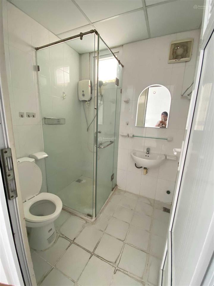 Cho thuê căn có ban công 1 pn 1 wc view sông chung cư riverside 90 nguyễn hữu cảnh.  0909 445 ***