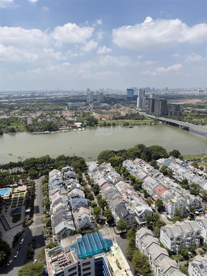 Bán penthouse duplex 3 lầu 600m2 đầy đủ nội thất cao cấp view sông