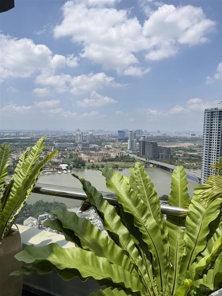 Bán penthouse duplex 3 lầu 600m2 đầy đủ nội thất cao cấp view sông