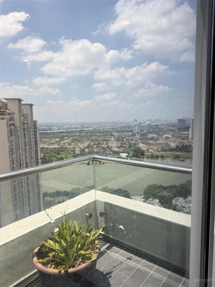 Bán penthouse duplex 3 lầu 600m2 đầy đủ nội thất cao cấp view sông