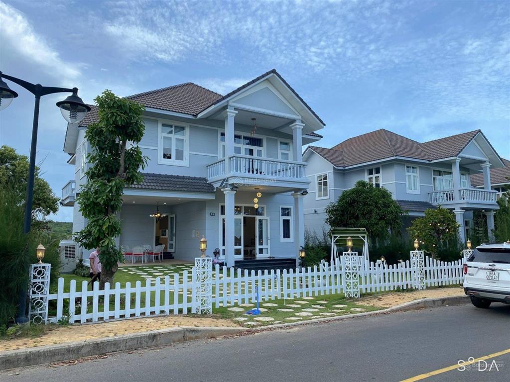 Chính chủ cần bán căn biệt thự sea links góc 2mt hướng đông nam view biển nội thất cao cấp