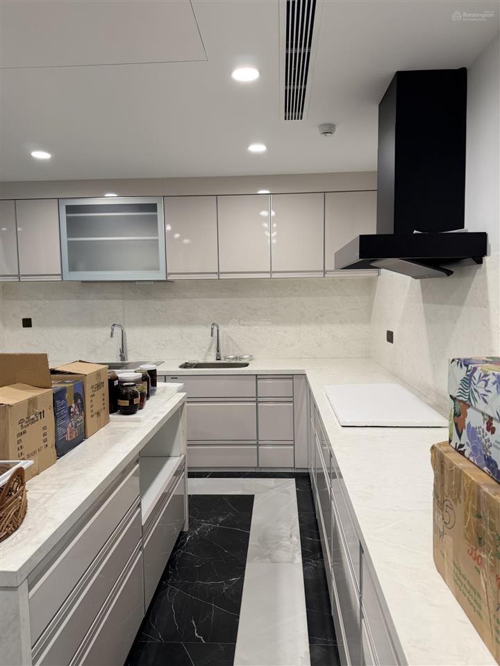 Bán penthouse saigon pearl 600m2 căn góc view sông trực diện nội thất cao cấp mới 100%