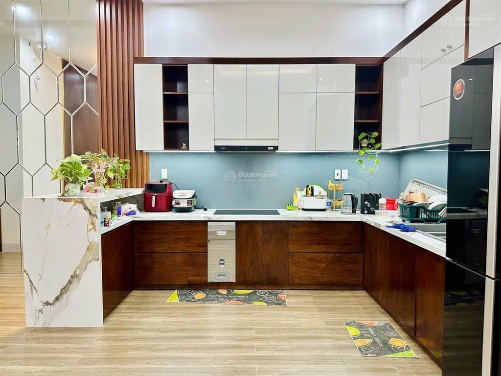 Bán nhà tâm huyết siêu đẹp 1 trệt 1 lầu 1 tum kdc tân phong